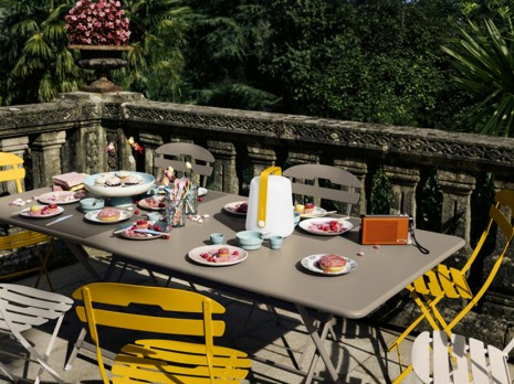 Huele a primavera:  La decoración con muebles para terrazas pequeñas