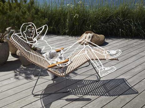 Terraza stylish para disfrutar de veranos con sol y sombra